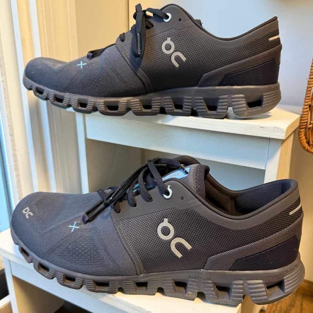 Mens Navy On Clouds X3. Size 11.5